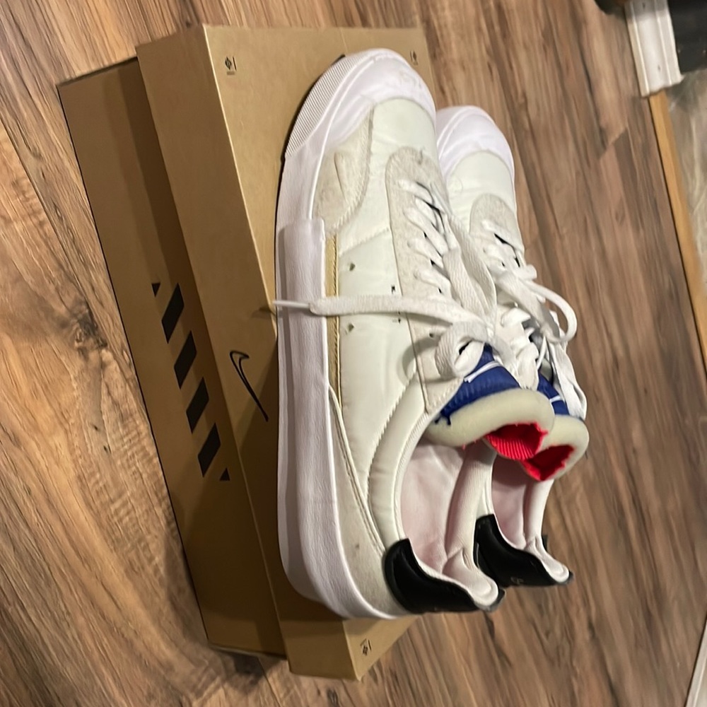 Nike shoes like new as seen
